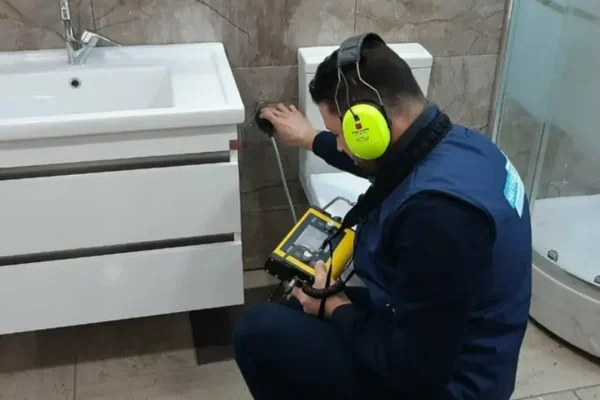 كشف تسربات في مكة